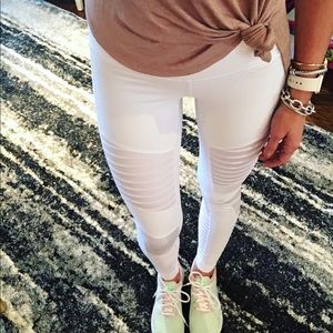 ALO Yoga Pants - White Alo Yoga Moto Leggings - XS ALO Yoga Pants - White Alo Yoga Moto Leggings - XS